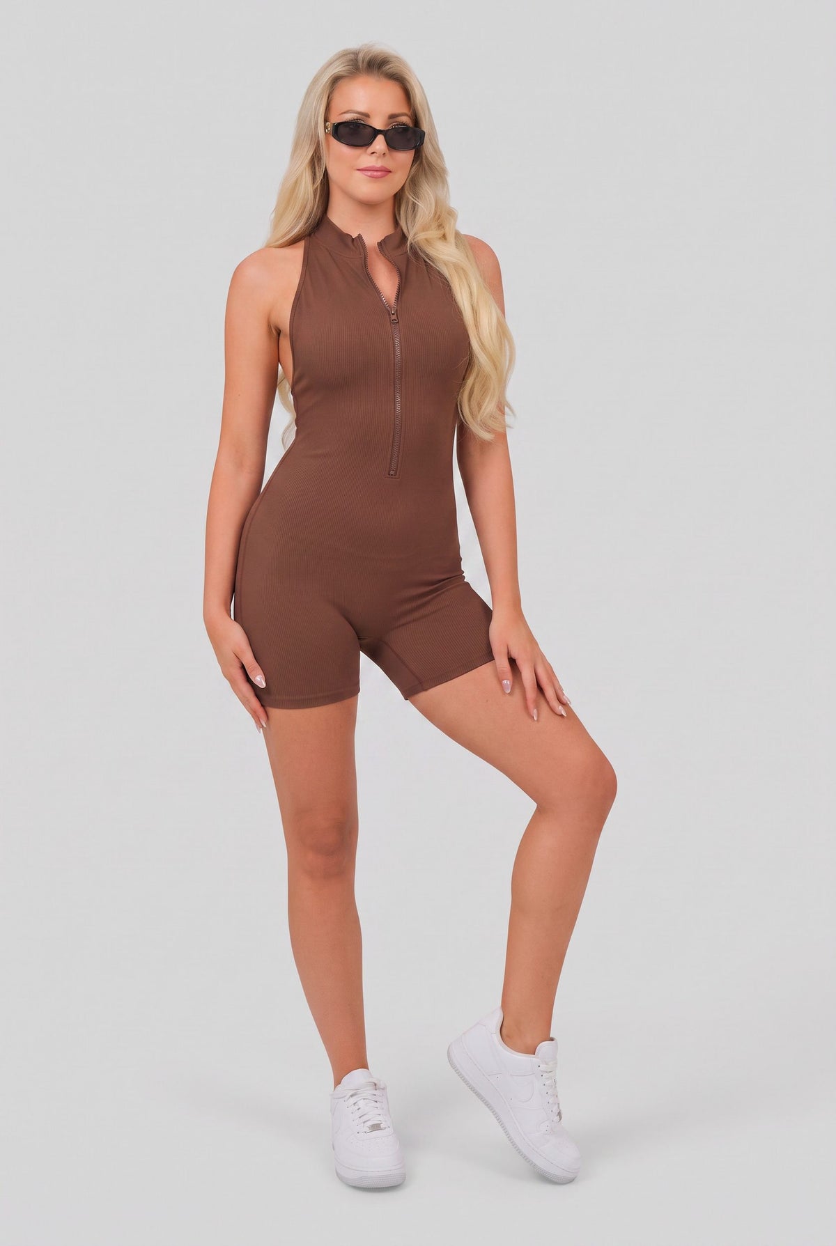 Carolina (168 cm), trägt Größe S, Büste:84, Taille:65, Hüfte:92