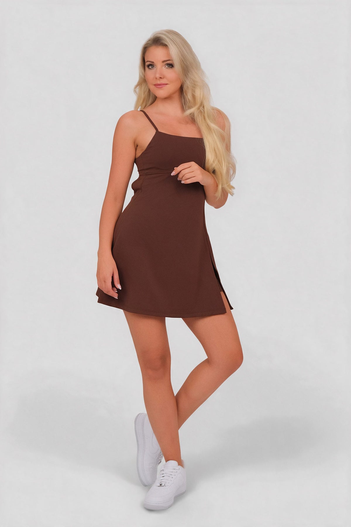 Carolina (168 cm), trägt Größe S, Büste:84, Taille:65, Hüfte:92