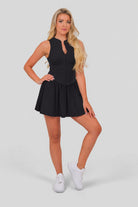 Carolina (168 cm), trägt Größe S, Büste:84, Taille:65, Hüfte:92