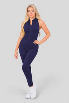 Carolina (168 cm), trägt Größe S, Büste:84, Taille:65, Hüfte:92